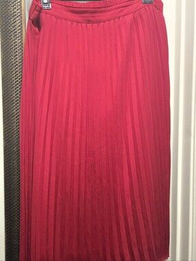Women's Red Pleated Midi Skirt with Elastic Waist